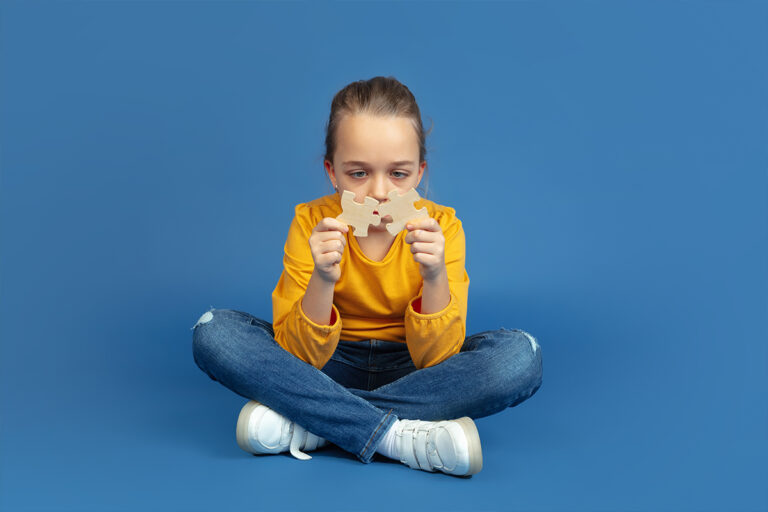 اختلال طیف اوتیسم چیست و چرا به وجود می‌آید؟