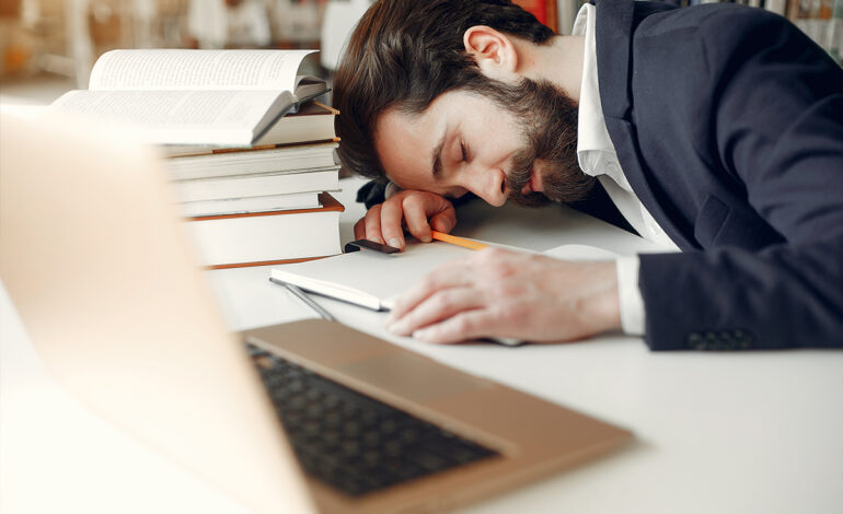  چگونه خواب‌آلودگی در محل کار را مدیریت کنیم؟