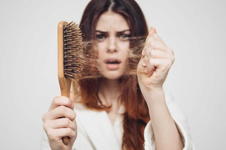 علت ریزش مو در زنان و بهترین روش درمان آن