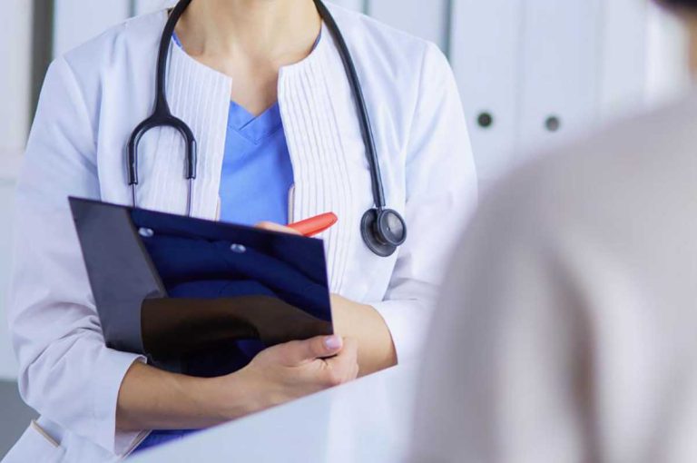 التهاب بیضه چیست؟ علل، علائم و روش‌های درمان اورکیت