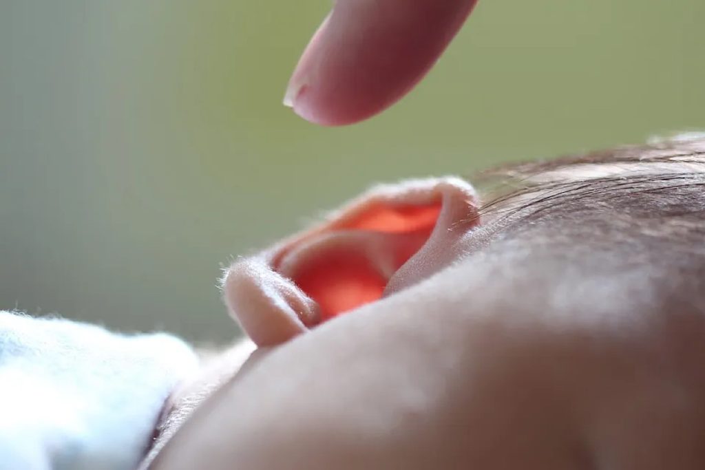 علائم عفونت گوش نوزاد