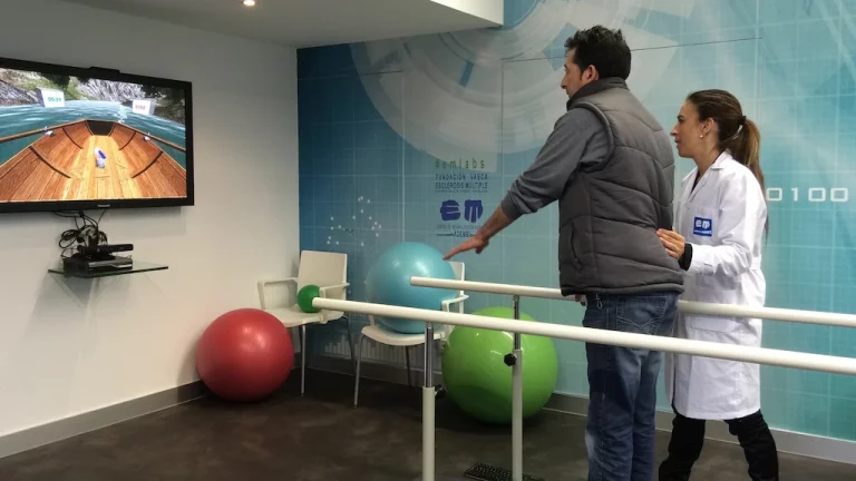 استفاده از دستگاه Kinect در توانبخشی بیماران نورولوژیک